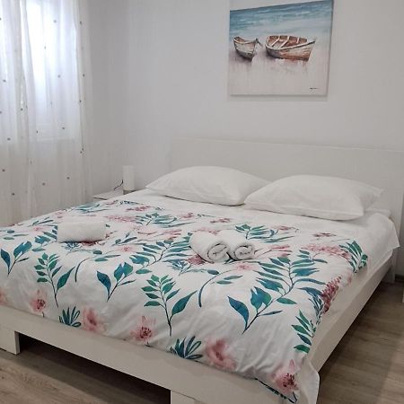 Apartmani Pina 2 คาชเตลา ภายนอก รูปภาพ