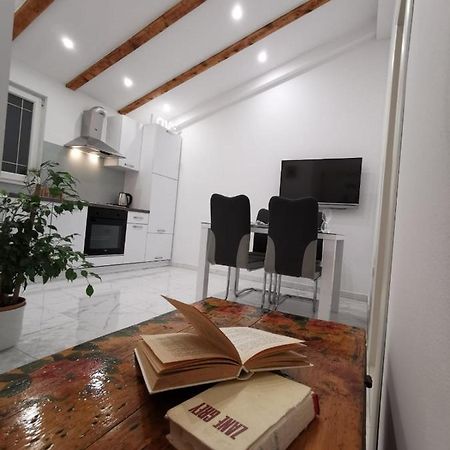 Apartmani Pina 2 คาชเตลา ภายนอก รูปภาพ