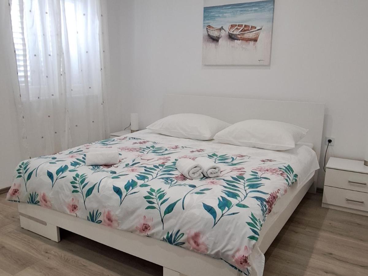 Apartmani Pina 2 คาชเตลา ภายนอก รูปภาพ