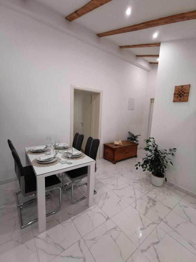 Apartmani Pina 2 คาชเตลา ภายนอก รูปภาพ