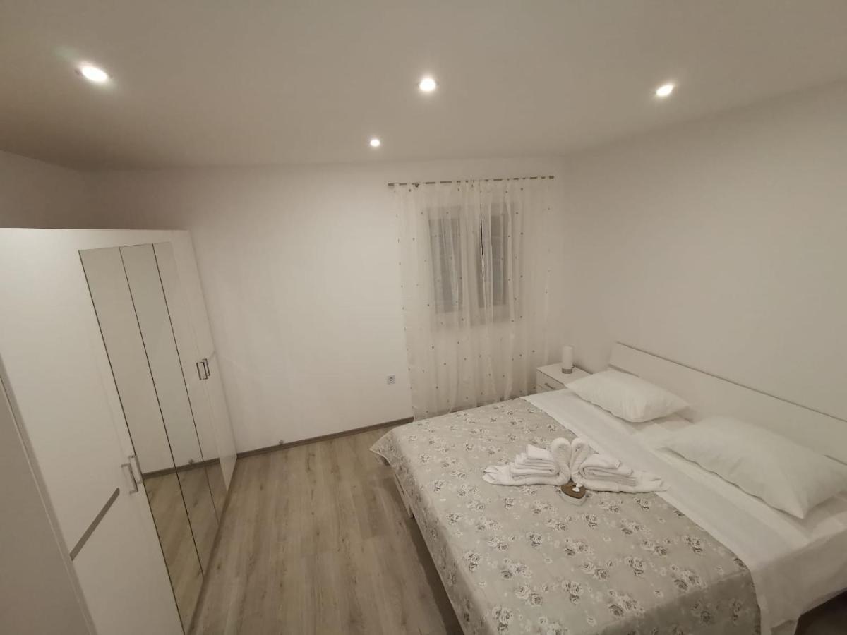 Apartmani Pina 2 คาชเตลา ภายนอก รูปภาพ
