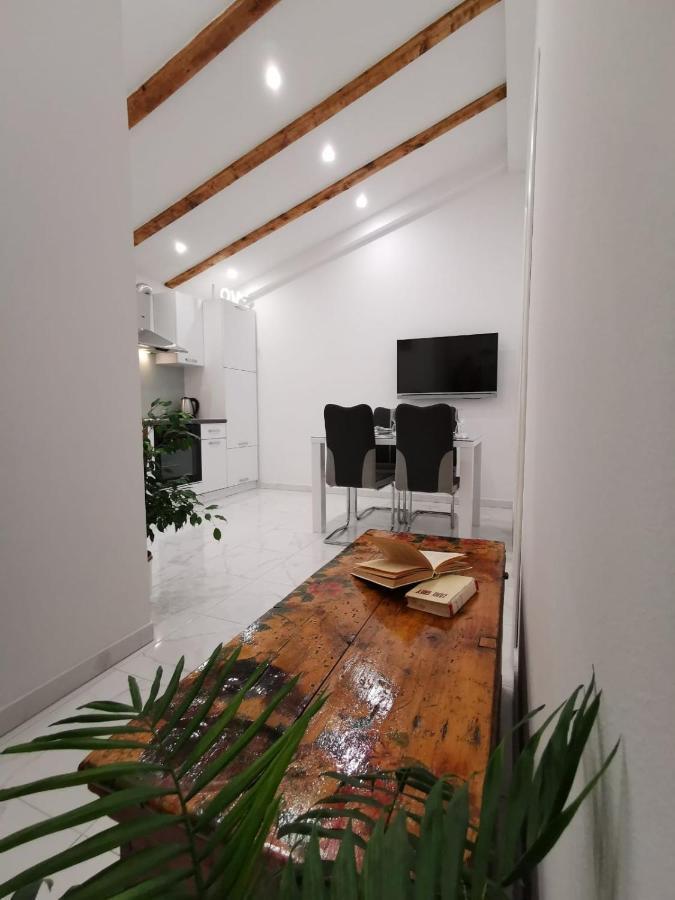 Apartmani Pina 2 คาชเตลา ภายนอก รูปภาพ