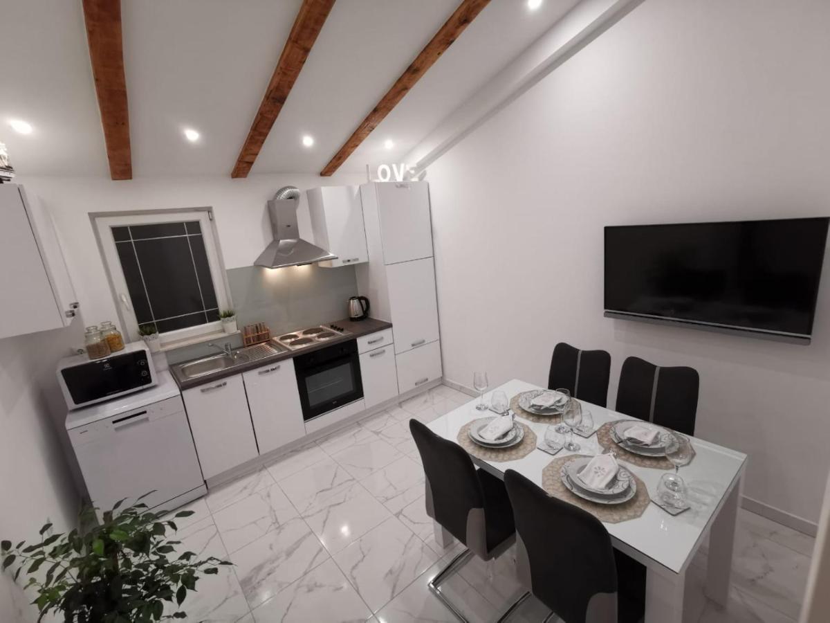 Apartmani Pina 2 คาชเตลา ภายนอก รูปภาพ